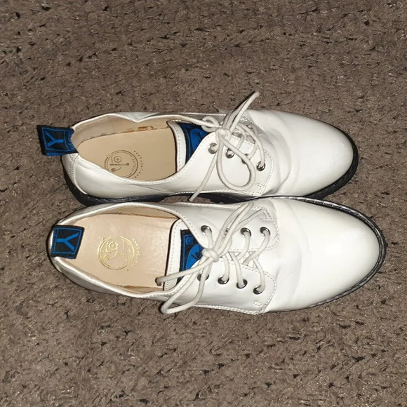 YOSUKE-White Faux Patent Lace-Up Oxfords-Sz 24.5/8-Very Good - Picture 9 of 10